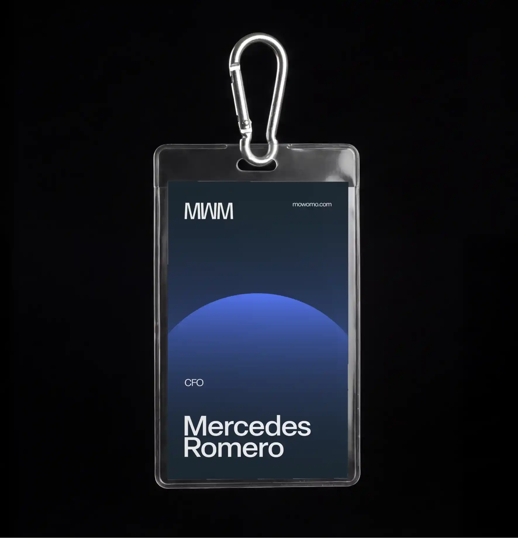 Acreditación corporativa personalizada de Mowomo con diseño de identidad visual.